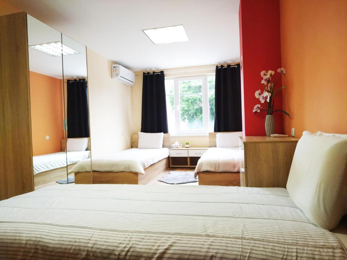 Hostel Roma Warna Exterior foto