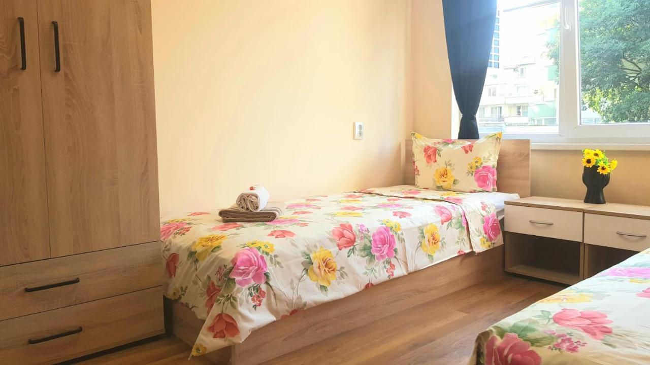 Hostel Roma Warna Exterior foto